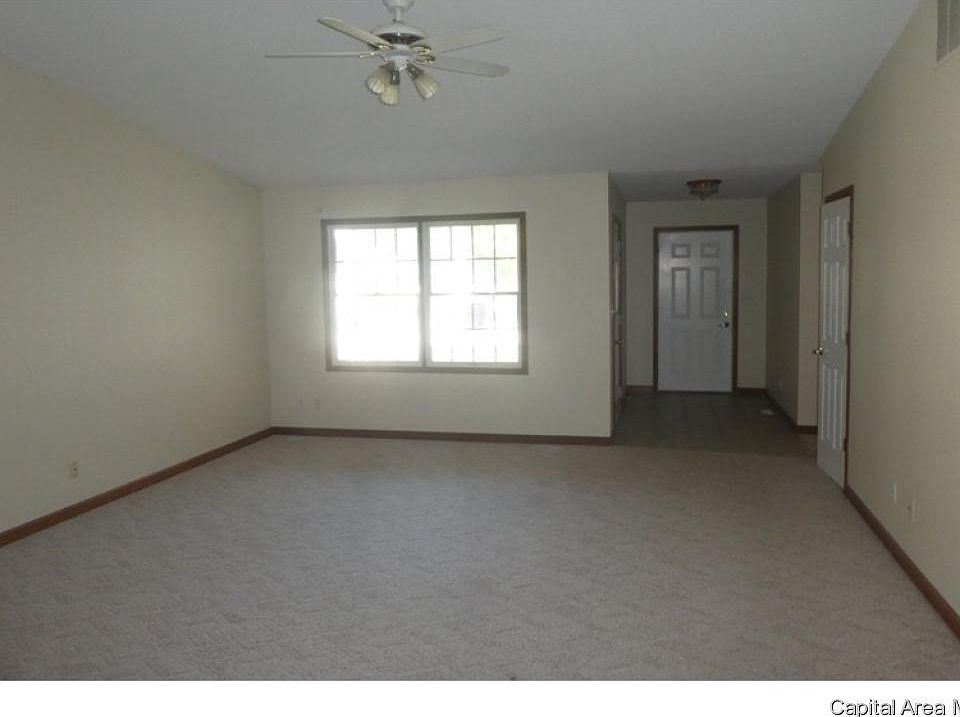 2nd image of 3116 Red Oak Ln