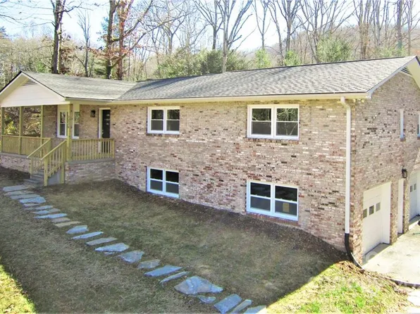 3235 Debbie Dr, Hendersonville, NC 28791