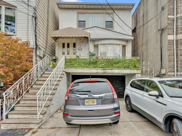 3218 Pleasant Avenue image 3 of 44