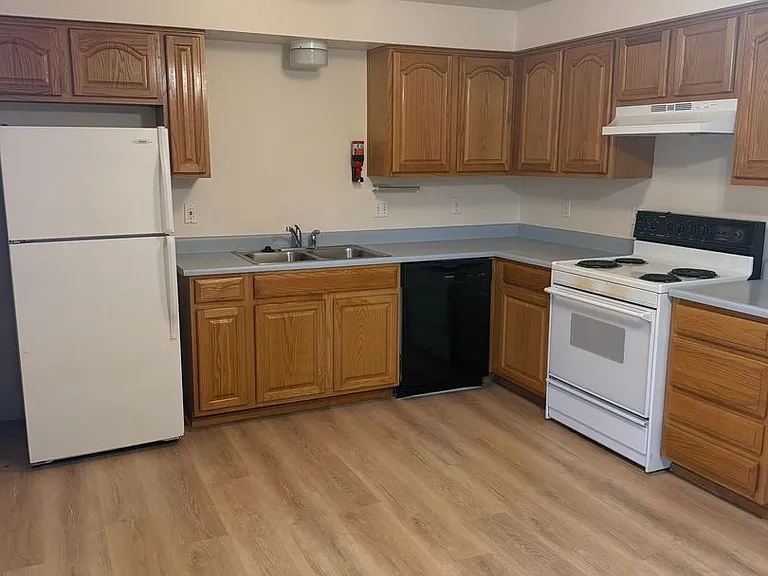 2420 Pheasant Blvd — Photo 4