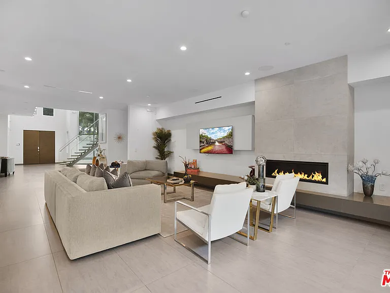 6379 Colgate Ave — Photo 10