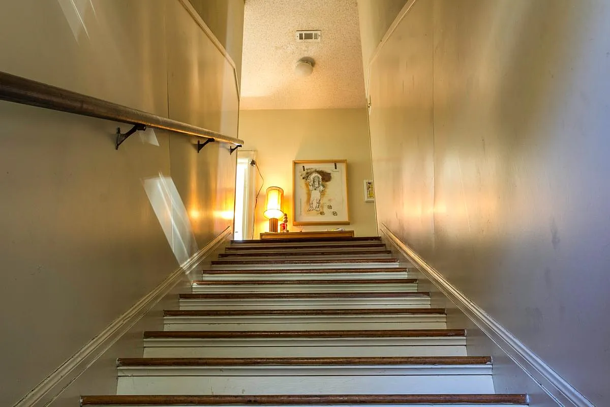 3 bed, 1200 sqft, $1,695 — Photo 2