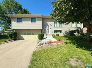 2015 Booth Cir, Lincoln, NE 68521