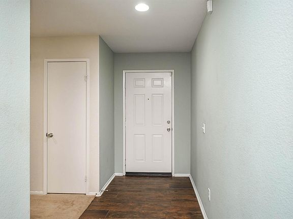 4th image of 16635 Jasmine St