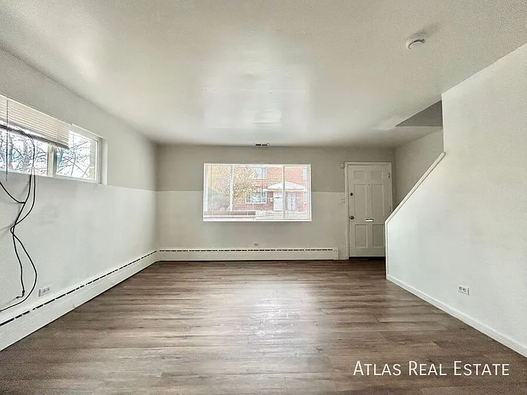 1853 W Mosier Pl — Photo 7