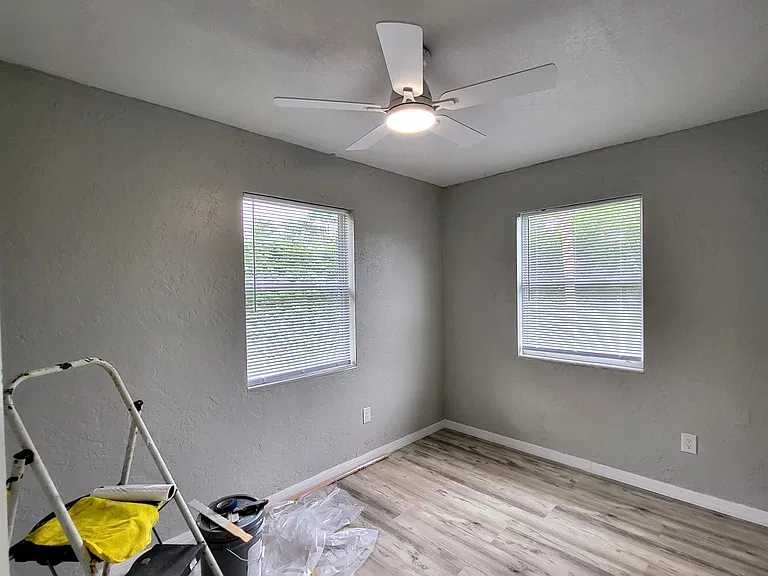 1068 Barclay Dr — Photo 9