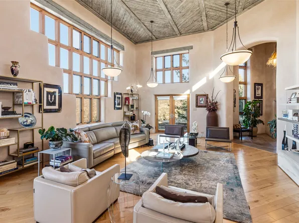 66 Three Rock Rd, Santa Fe, NM 87506