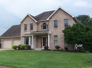 59 S Lake Dr, Parkersburg, WV 26101
