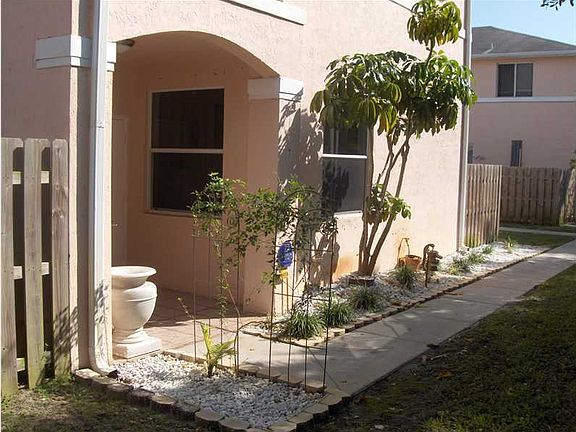 5th image of 21275 NE 8th Pl APT 7