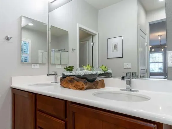 33 W Clarissa Ln, Mountain House, CA 95391