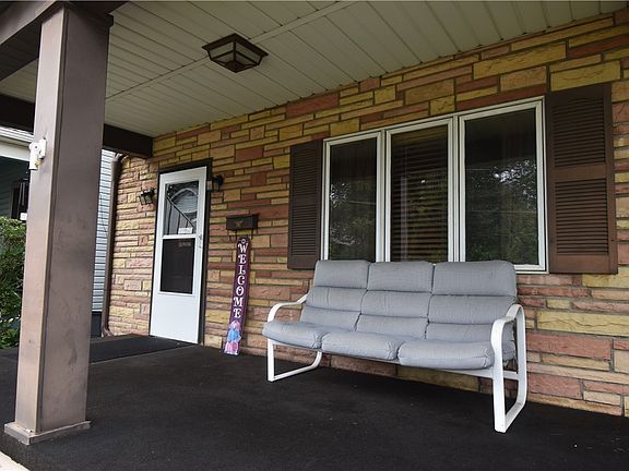 3rd image of 128 Hartrey St