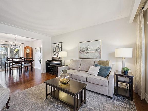 5th image of 301 Martindale Cres