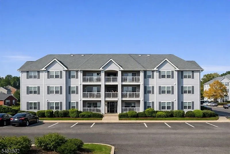 107 Stratford Pl
