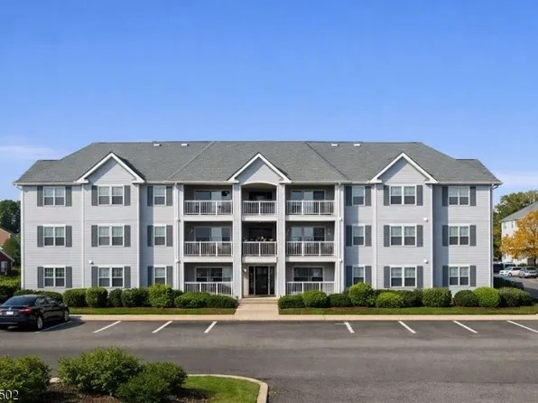 107 Stratford Pl, Bound Brook, NJ 08805