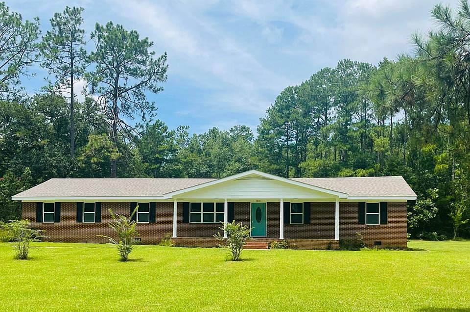1st image of 1011 Lake Dr