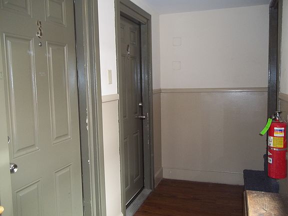 4th image of 119 W Market St APT 4