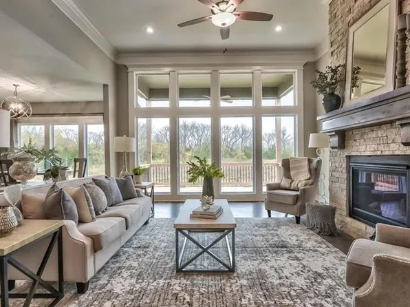 25364 W 92nd Ter, Lenexa, KS 66227