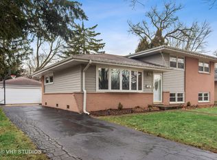 726 N Stratford Rd, Arlington Heights, IL 60004