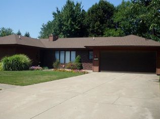 1327 E 6th St, Pella, IA 50219