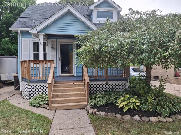35331 Elm St, Wayne, MI 48184