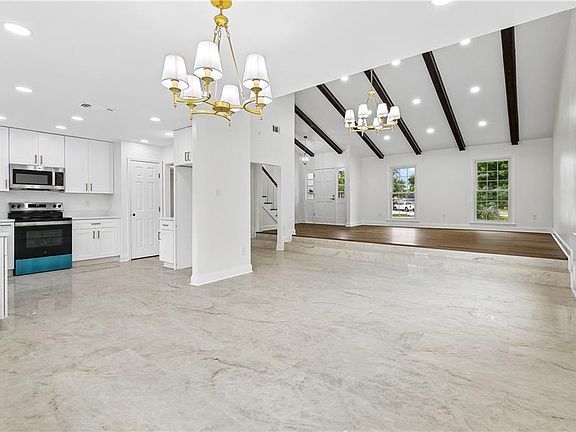 5th image of 409 Lynnmeade Rd