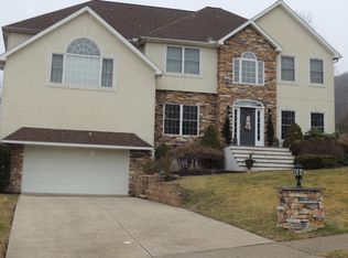 25 Fairway Dr, Exeter, PA 18643