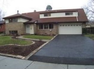 610 S Albert St, Mount Prospect, IL 60056