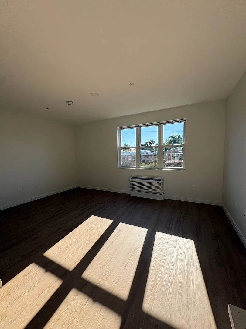Air City Lofts Phase 5B — Photo 3