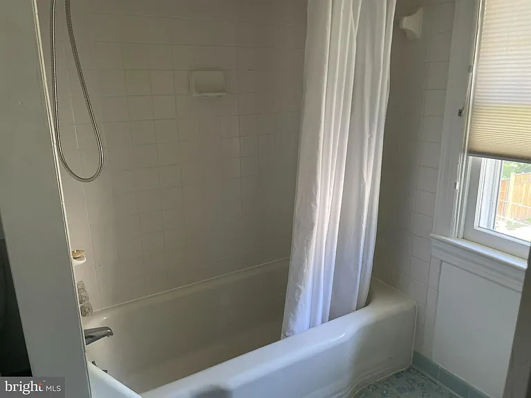2210 N Lexington St #UPPER LEVEL — Photo 14