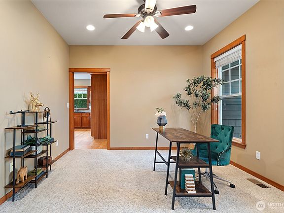 5th image of 807 E Maberry Drive