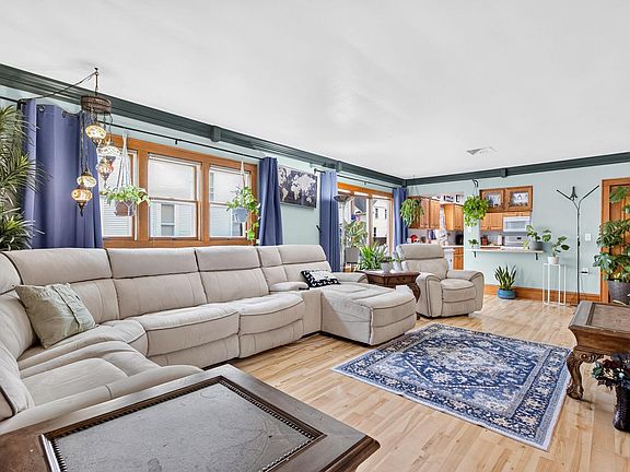 5th image of 411 Knapp St