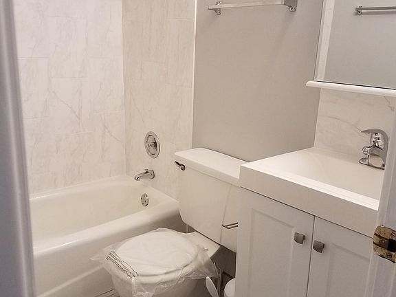 3rd image of 3001 Thatcher Ave #E8aa8c102