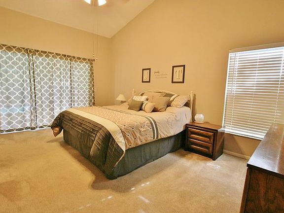 3rd image of 2704 Laurel Oak Dr