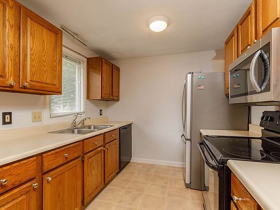 2nd image of 31 Macintosh Ln Unit 31