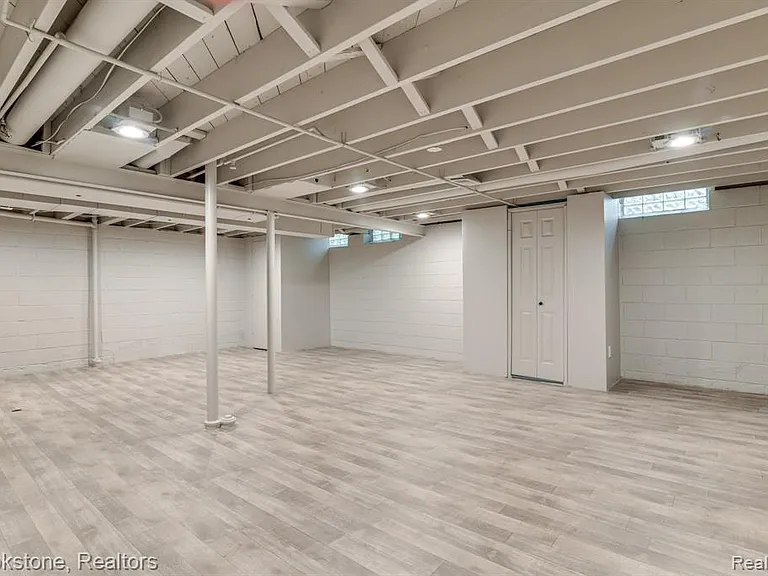 165 Woodedge Dr — Photo 31