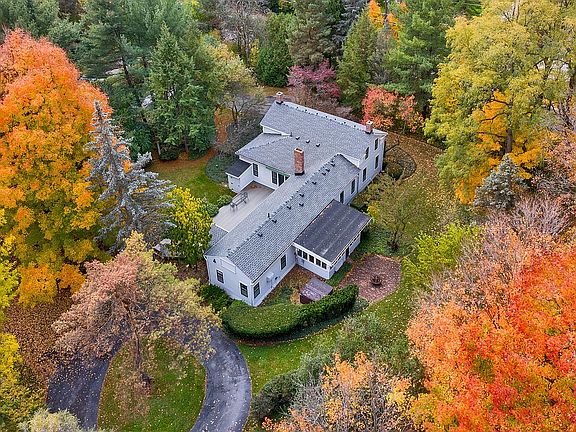 2nd image of 1141 Foxwood Ct