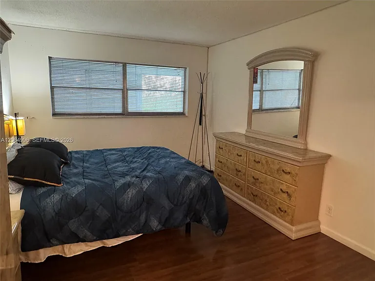 950 Hillcrest Dr #411 — Photo 13