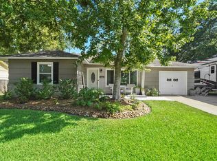 320 Carnation St, Lake Jackson, TX 77566
