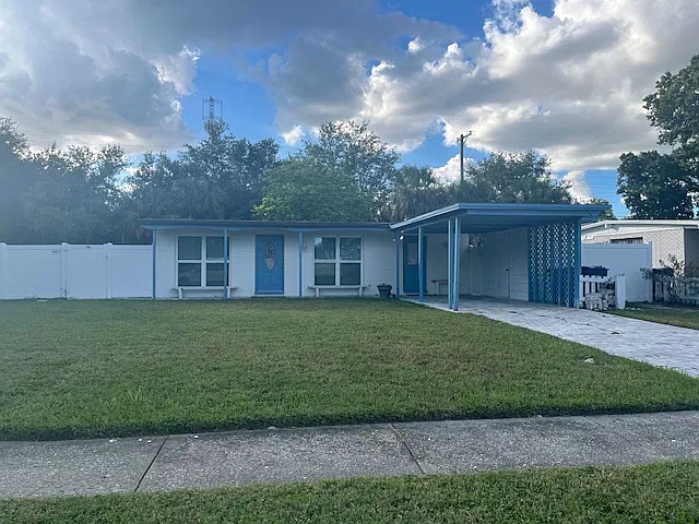 3 bed, 888 sqft, $2,400 — Photo 2