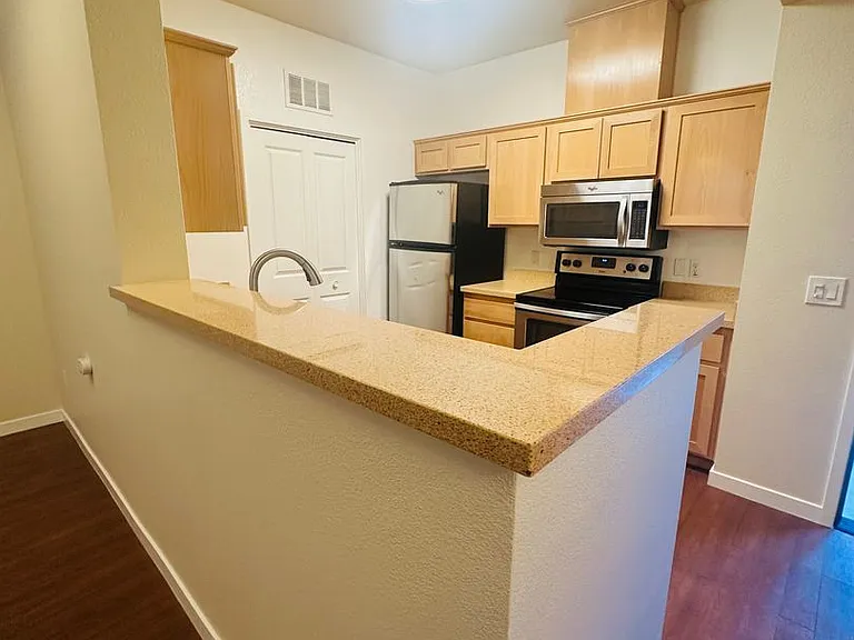 H Street Apartments — Photo 16