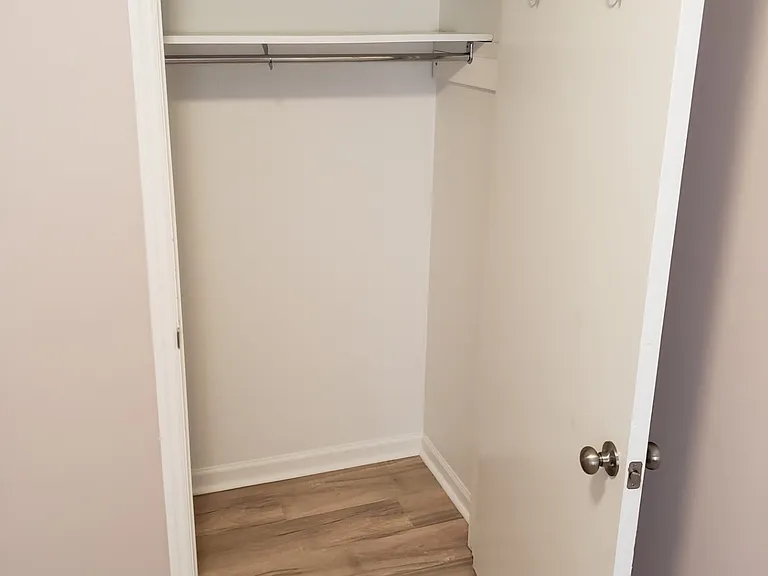 207 Hedgewood Ct — Photo 17