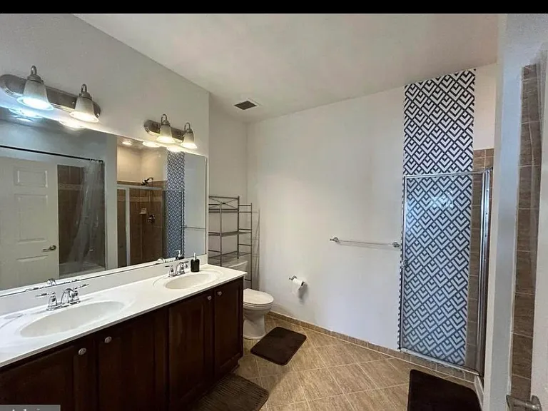7210 Darby Downs #R — Photo 8
