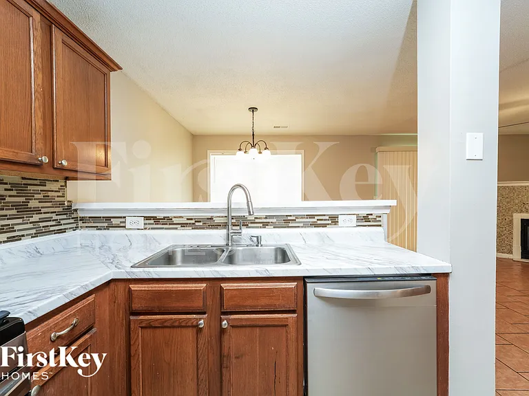 255 Fieldview Ln — Photo 8