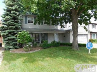 32354 Huber Ln, Fraser, MI 48026