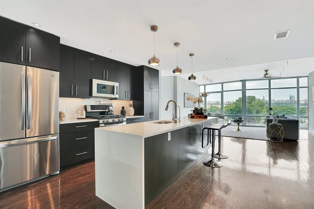 Aventine Condo — Photo 2