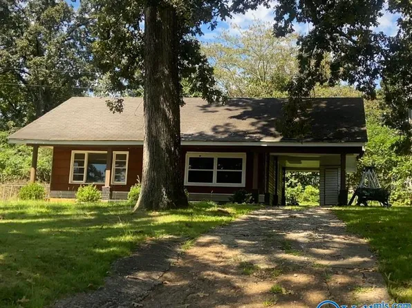 914 Madison Ave, Tuscumbia, AL 35674