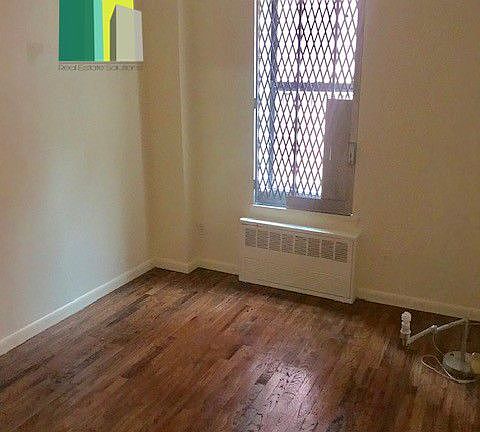 4th image of 590 Southern Blvd APT 4B
