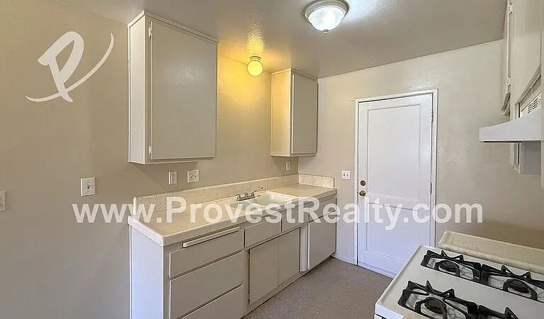 20130 Rimrock Rd #B — Photo 8
