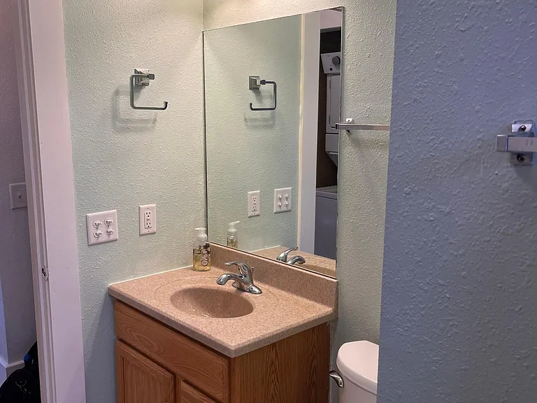 2404 York St — Photo 5