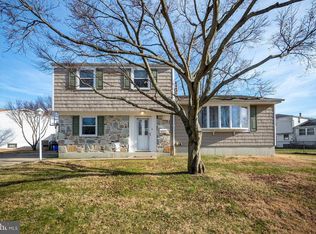 9717 Beacon Rd, Philadelphia, PA 19115